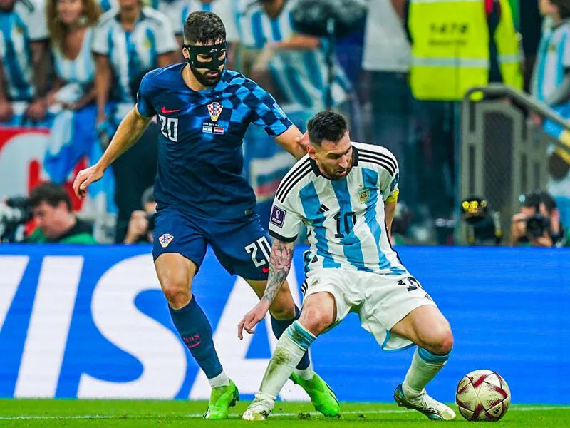 Messi cho thấy vóc dáng không phải rào cản tuyệt đối nếu cầu thủ biết rèn kỹ thuật và tư duy.